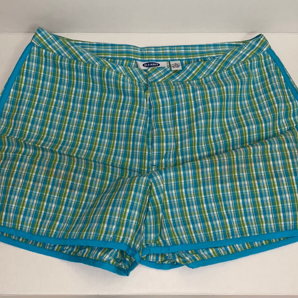 Old Navy swim shorts. Size 18.